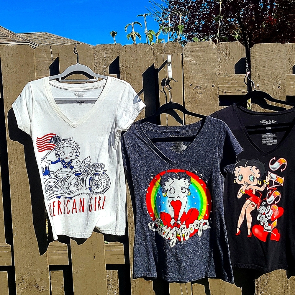 Betty Boop XL v neck tee bundle GuC